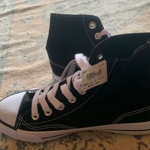 size 7.5 air walk high too sneakers